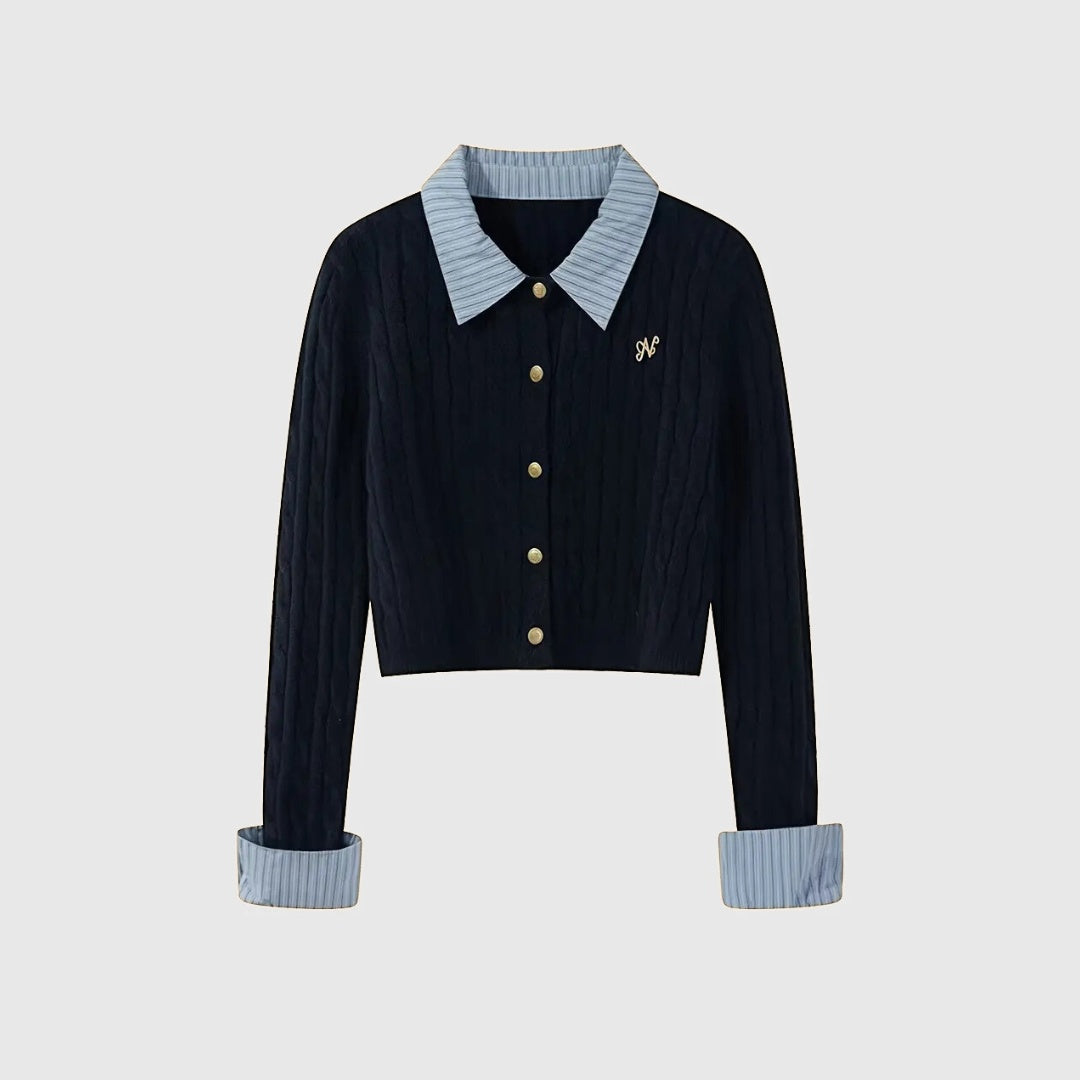 Stickad kofta med kabelmönster skjortkrage och manschetter