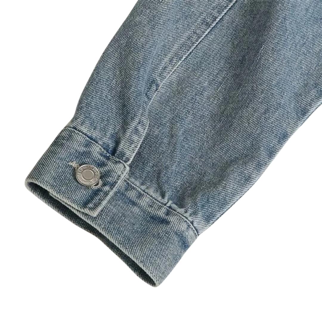 Kort jeansjacka i ljus tvätt med boxig passform