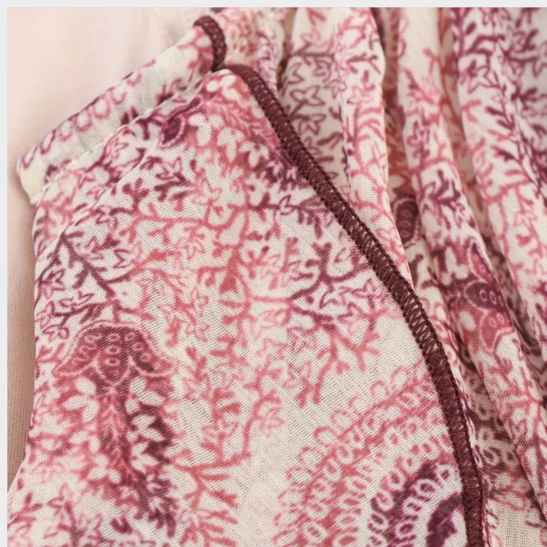 Lång paisleymönstrad klänning med volymärmar och lagerdetalje