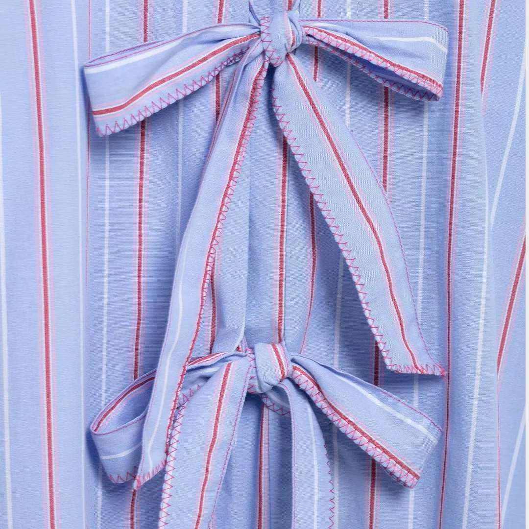 Blus i poplin med knytband och ränder