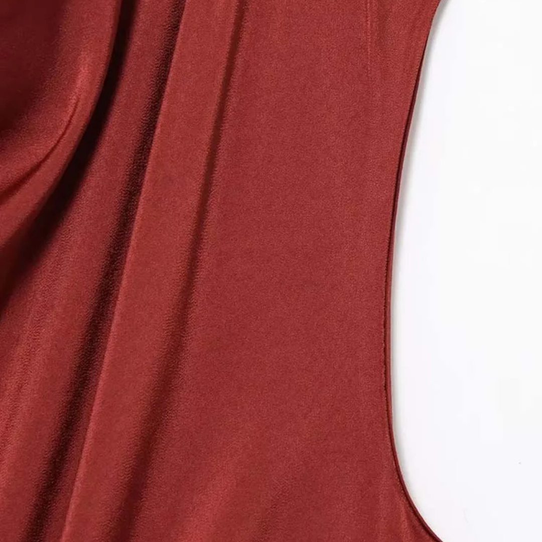 Röd Midiklänning i satinstil med draperad halsringning och tvistad midjedetalj