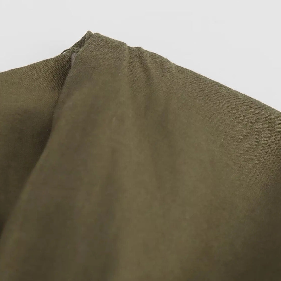 Midiklänning med omlottkänsla och resårmidja i vävt tyg