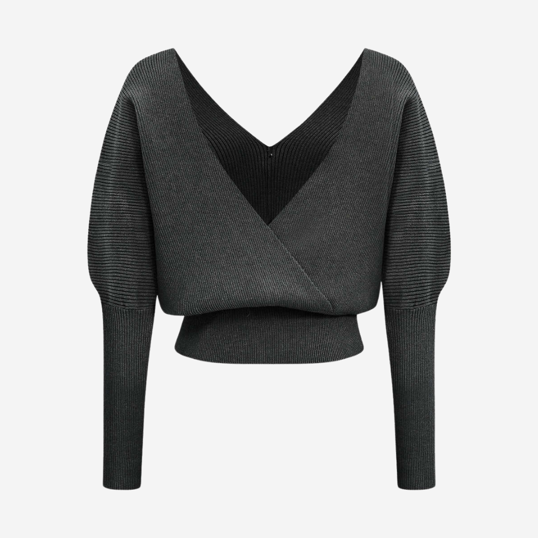 Stickad topp med dekorativa knappar och djup urringning för elegant vardagsstil