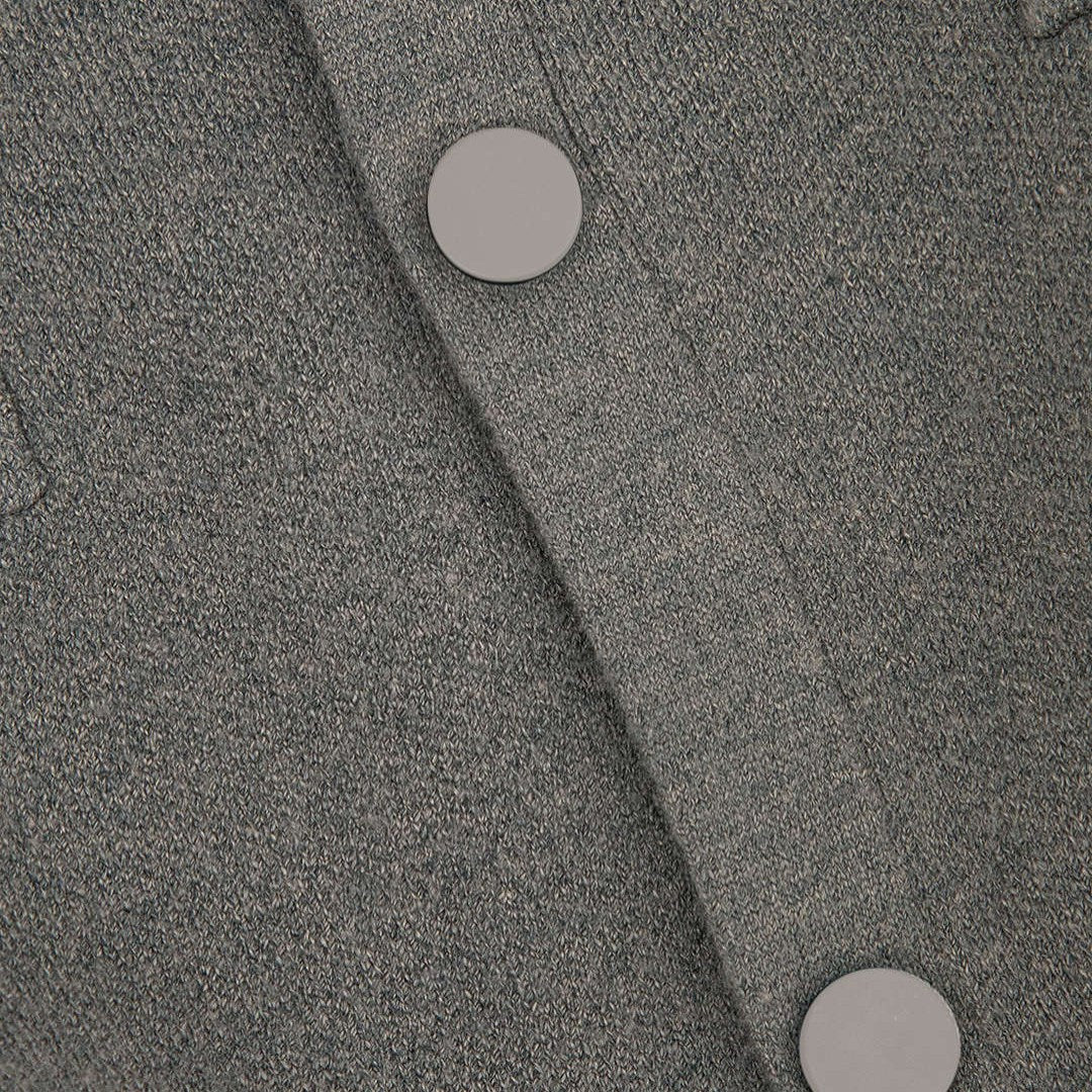 Stickad skjortkofta med bröstfickor och ribbade muddar