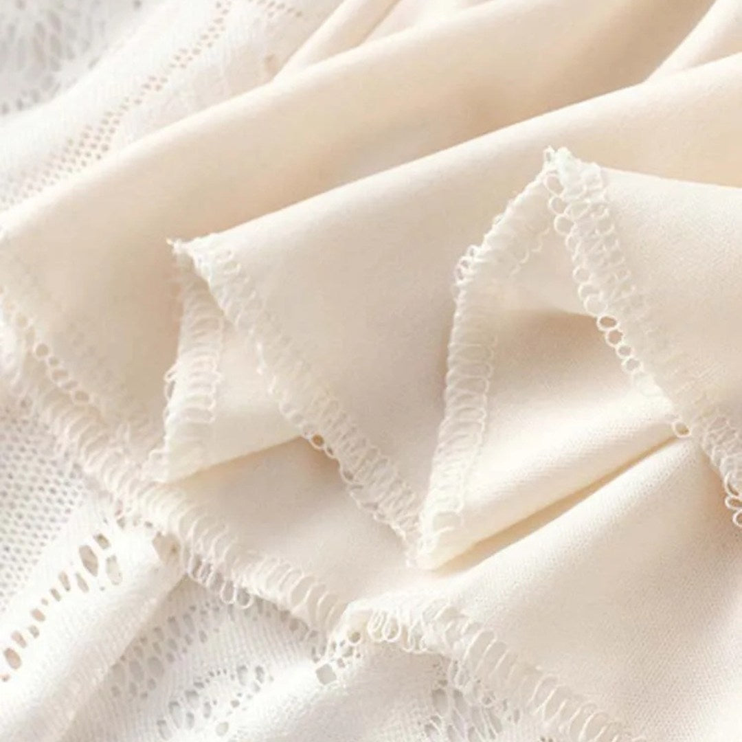 Kjol i spets med naturlig midja, ankellängd, A-linje silhuett och delikat struktur