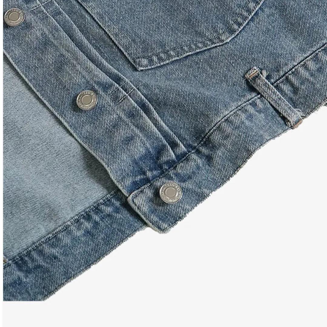 Kort jeansjacka i ljus tvätt med boxig passform