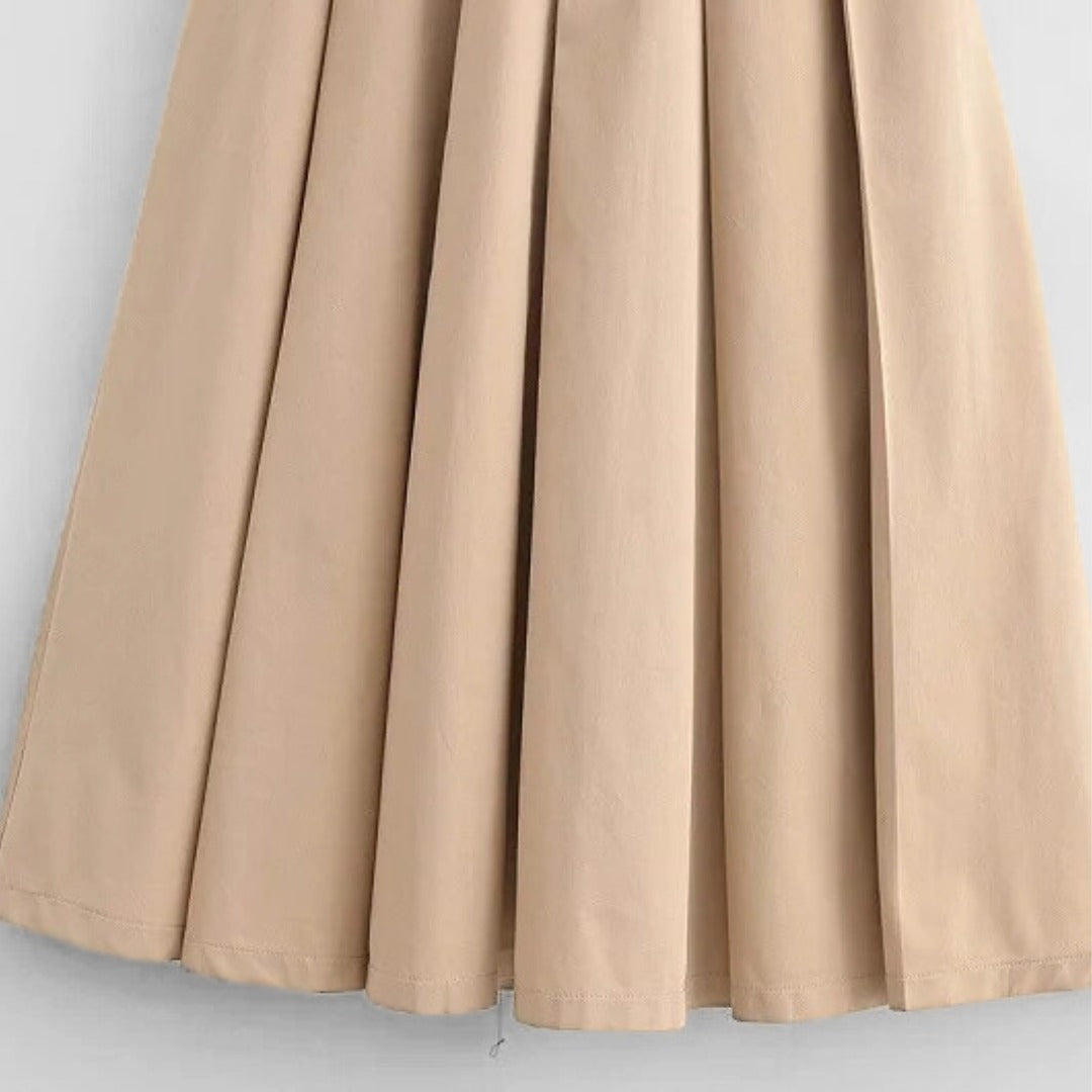 Ärmlös klänning med rynkad midja och veckad kjol i tvådelad look