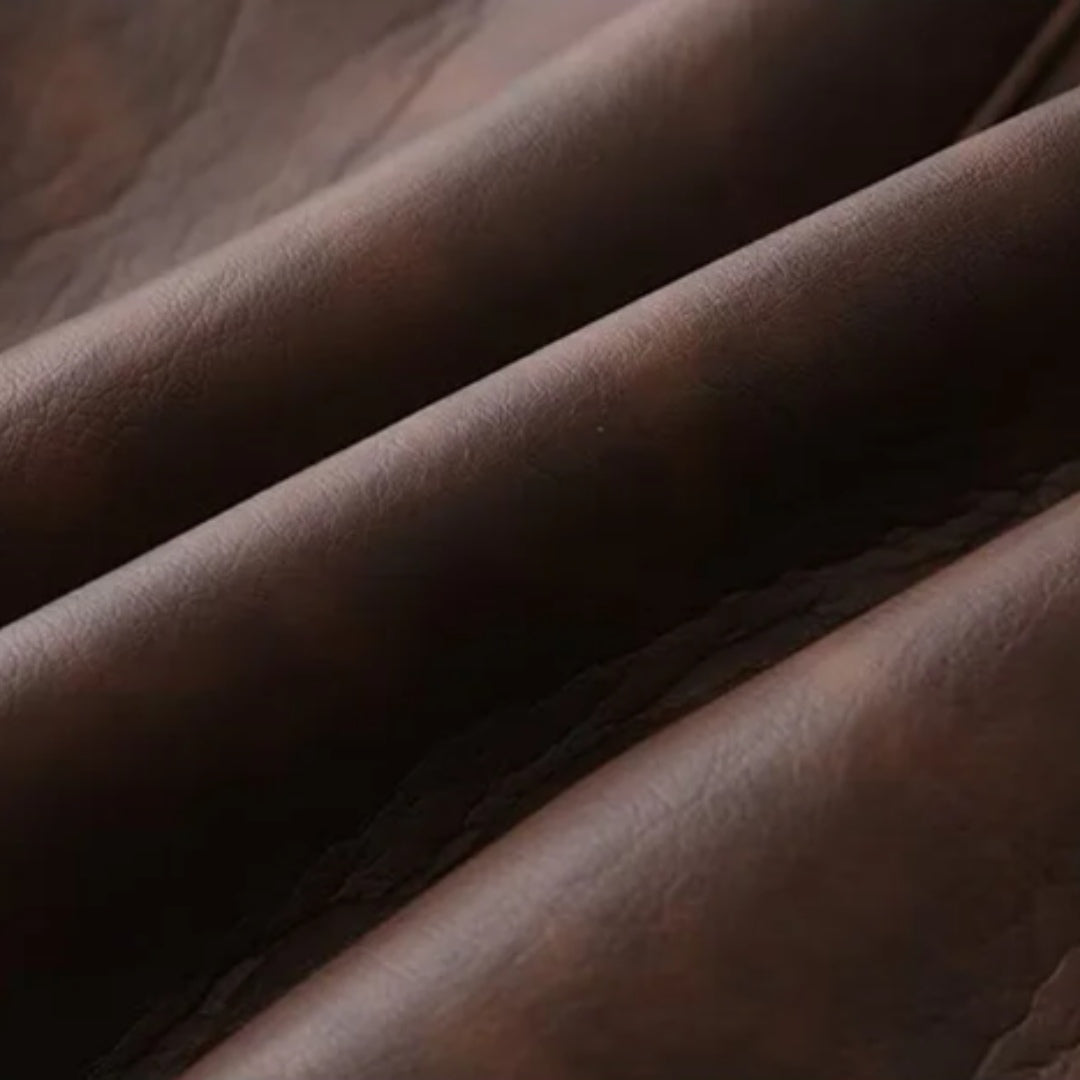 Brun jacka i fuskläder med fuskpälsfoder och knytskärp