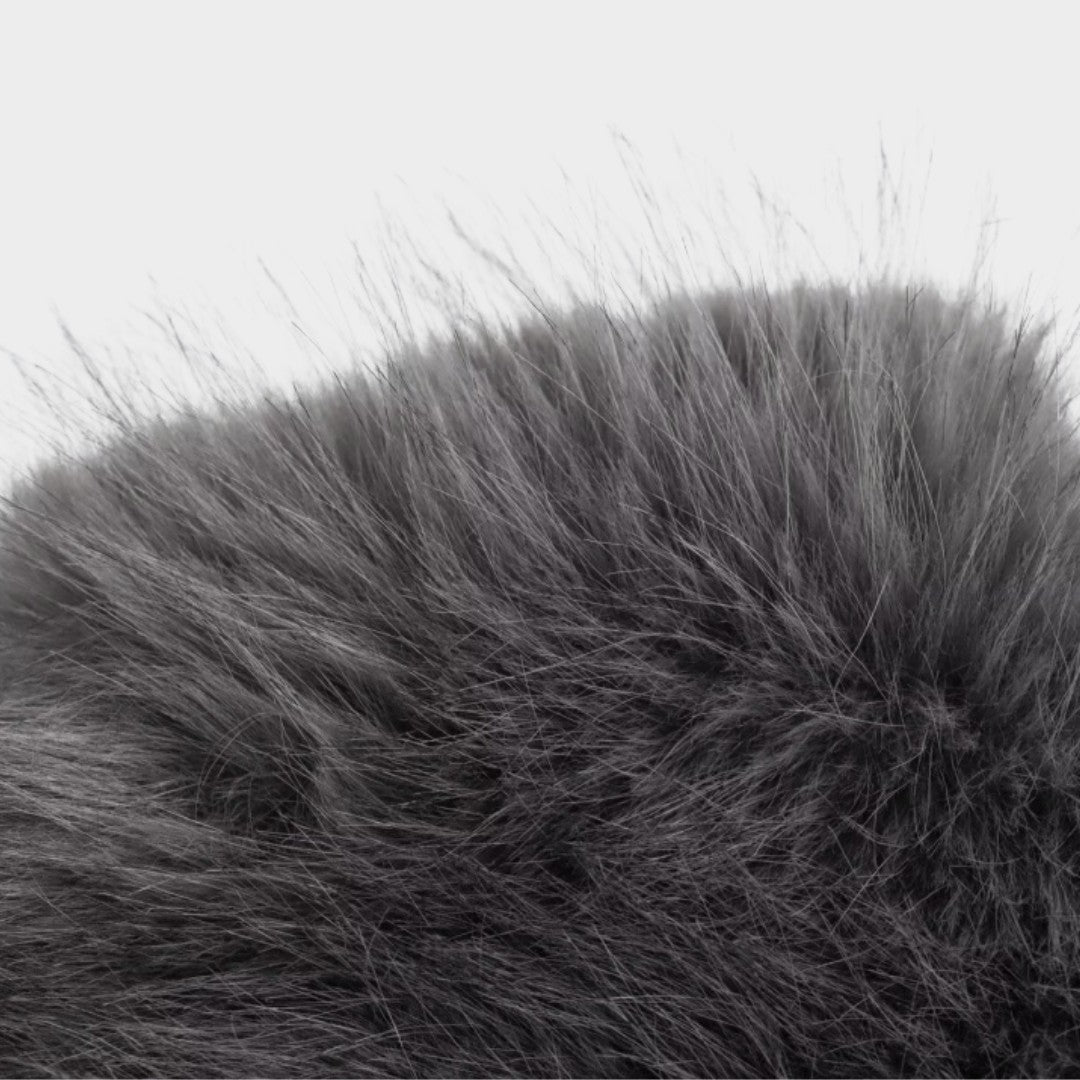 Kort Jacka i fuskpäls med rund hals och knäppning