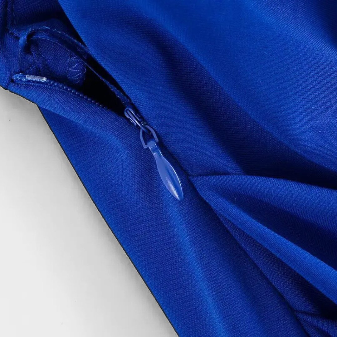 Blä Maxiklänning med asymmetrisk drapering och enaxlad design i vävt tyg