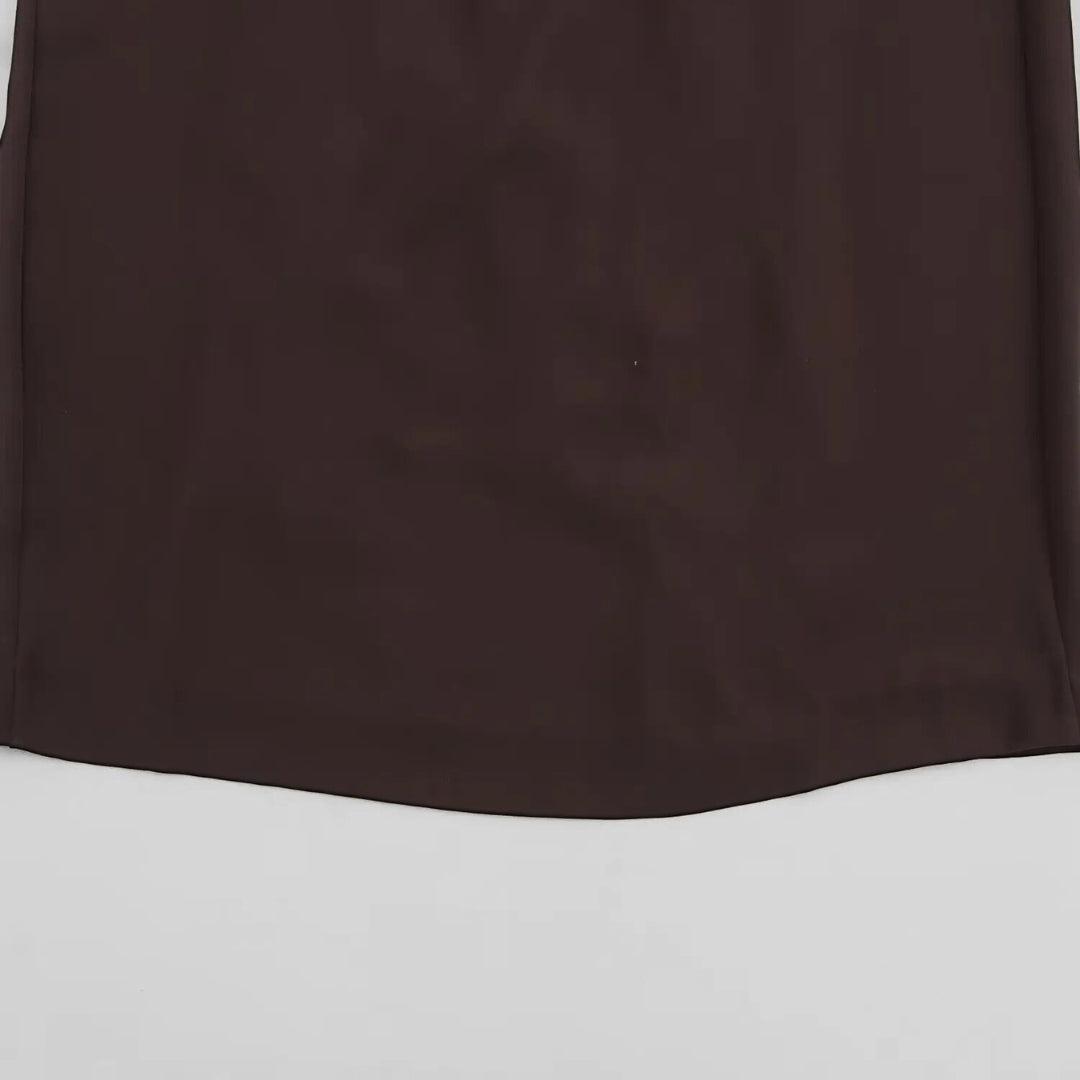 Midiklänning med draperad halterneck och smal silhuett