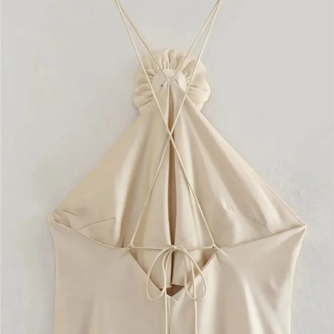 Vit Halterneck midiklänning med blommig applikation och slank silhuett