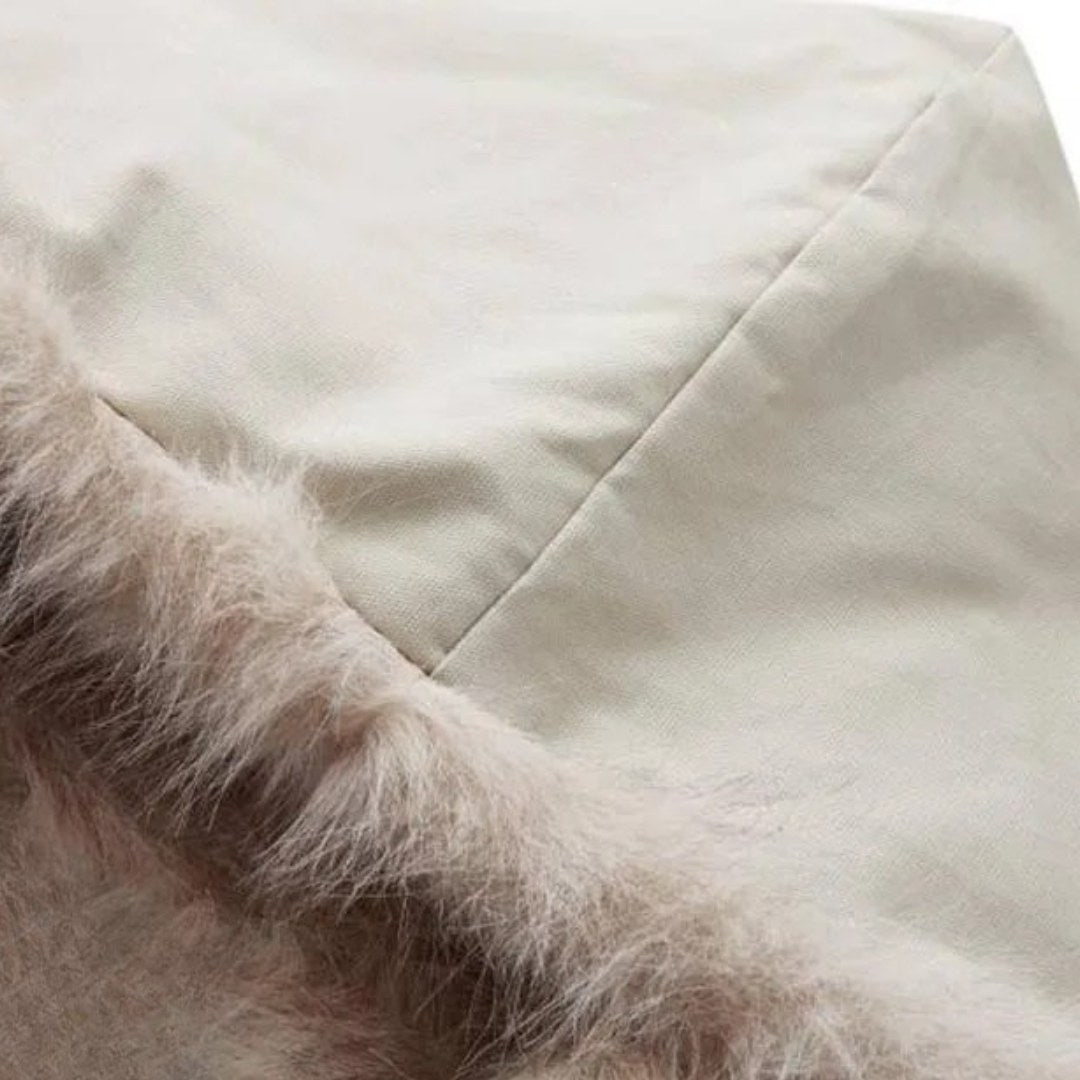 Jacka i bomberstil med huva fuskpälsfoder dragkedja och resårkant