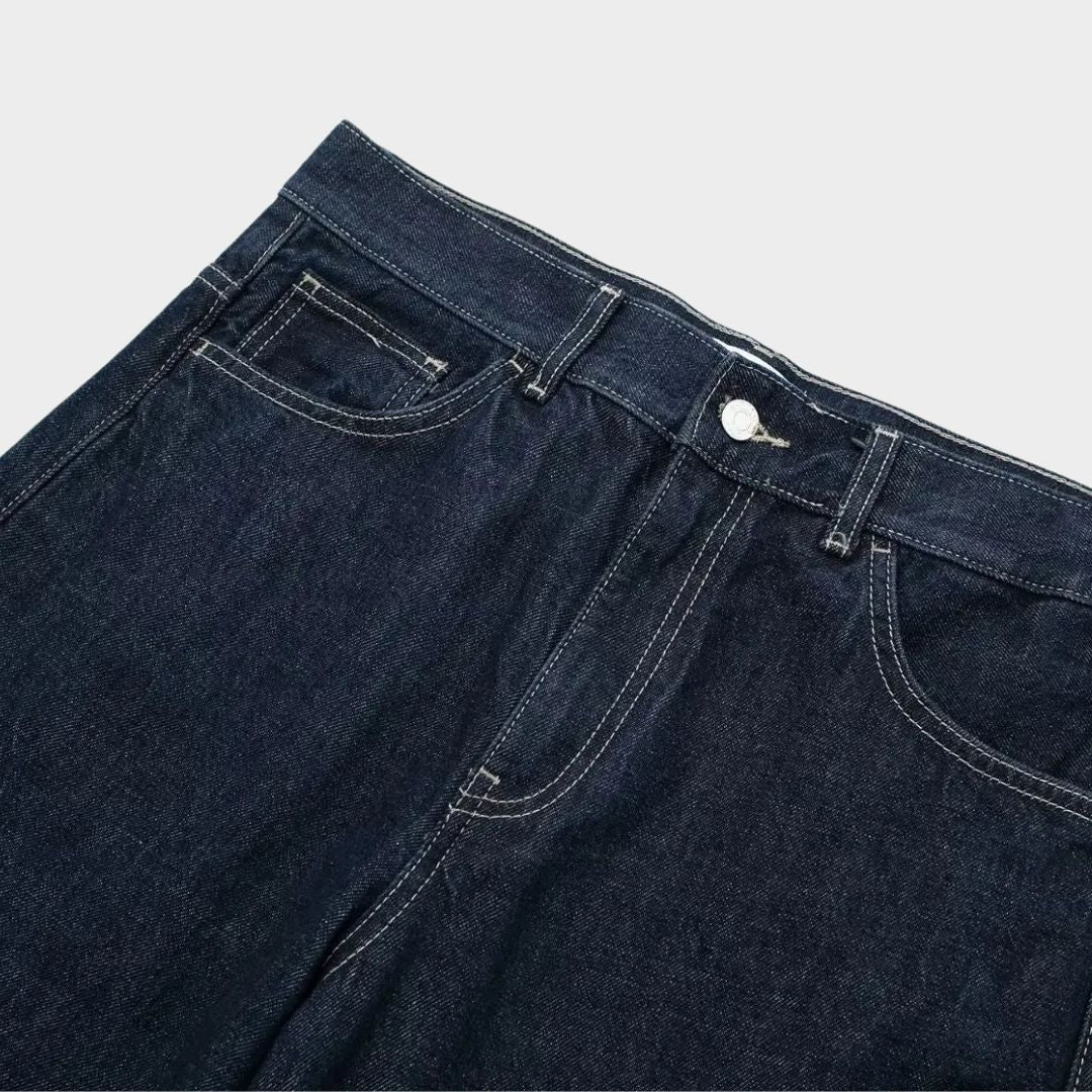 Vida jeans i kraftigt denim med breda uppvik