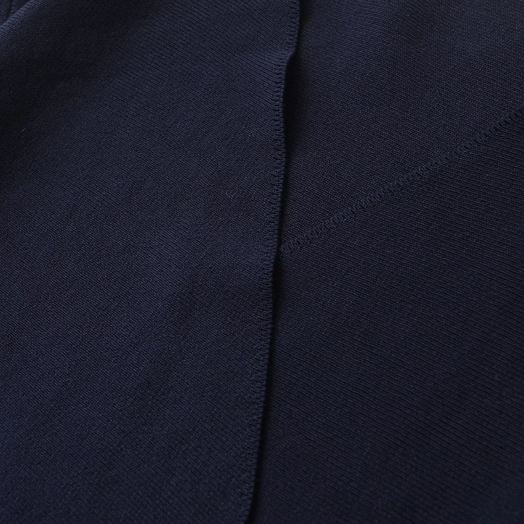 Elegant blus med v-ringning lång ärm och knytbart midjebälte