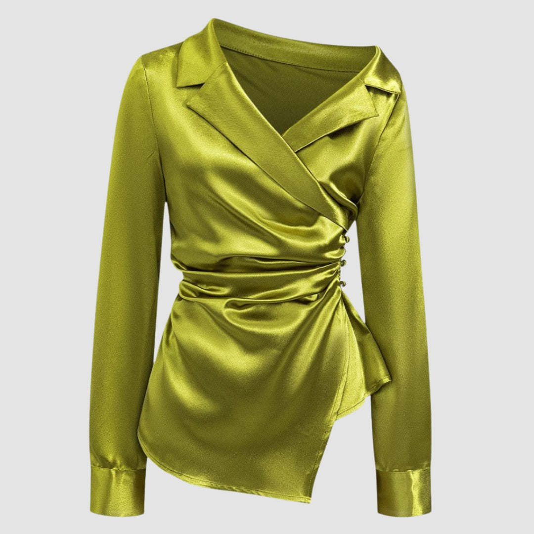Limegrön figurnära glänsande satintopp med omlottkrage och drapering samt långa ärmar