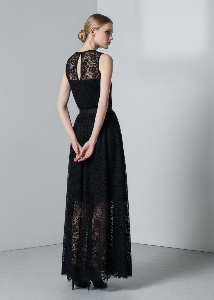 Kjol i spets med naturlig midja, ankellängd, A-linje silhuett och delikat struktur