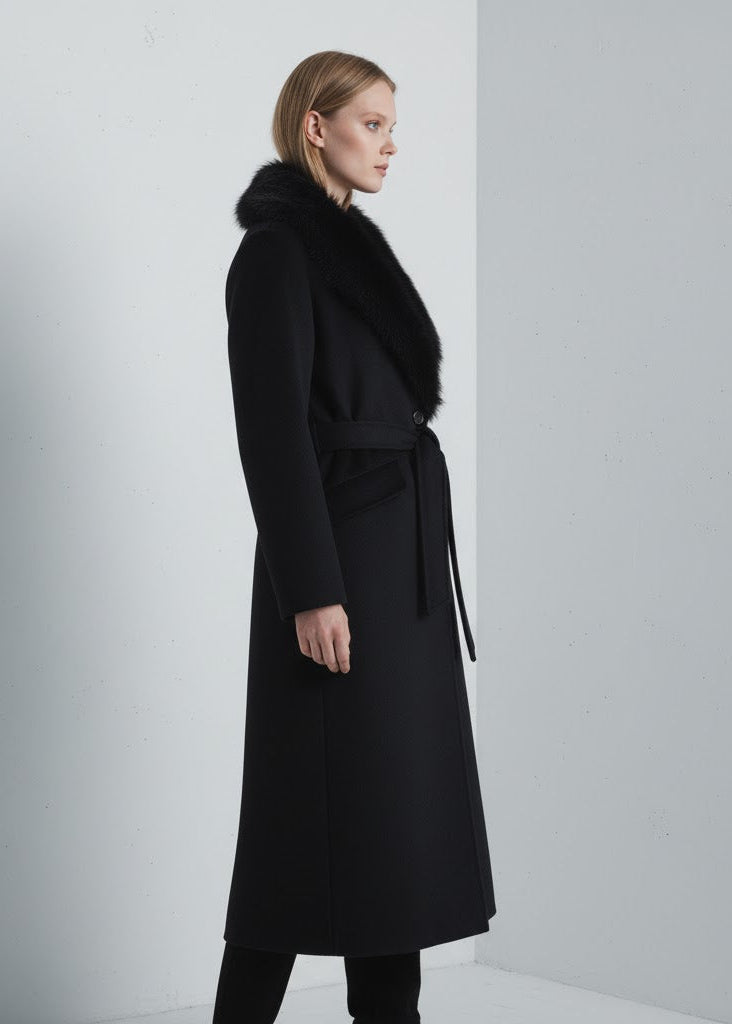 Lång kappa med fuskpälskrage midjebälte och knäppning