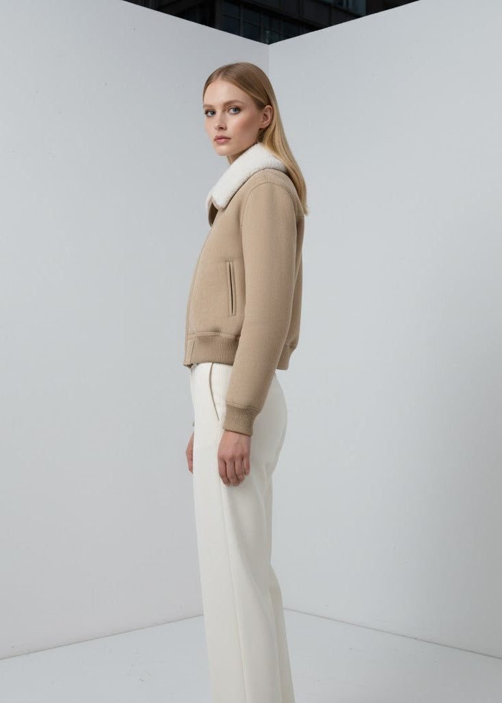 Beige Jacka i avslappnad stil med fuskpälskrage dragkedja och ribbad fåll