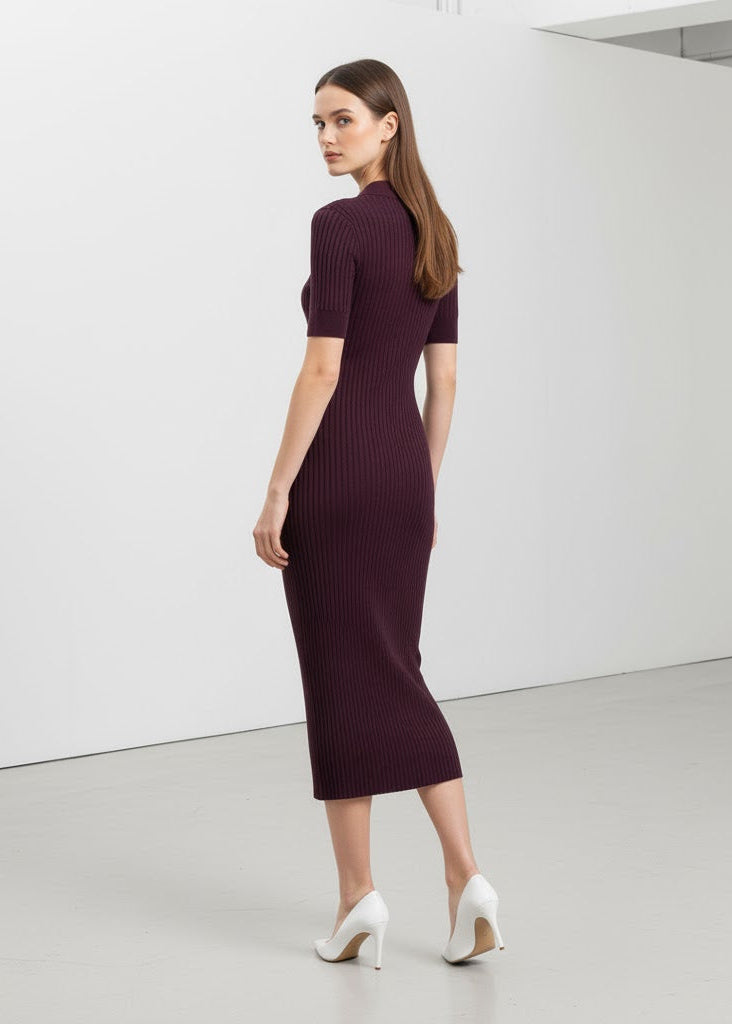 Ribbad stickad midiklänning med pikékrage och knappar