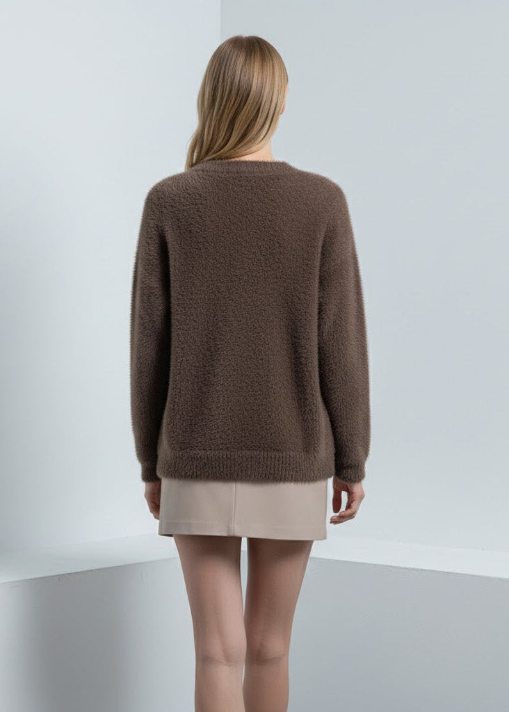 Brun fluffig stickad kofta med dekorativa blomknappar