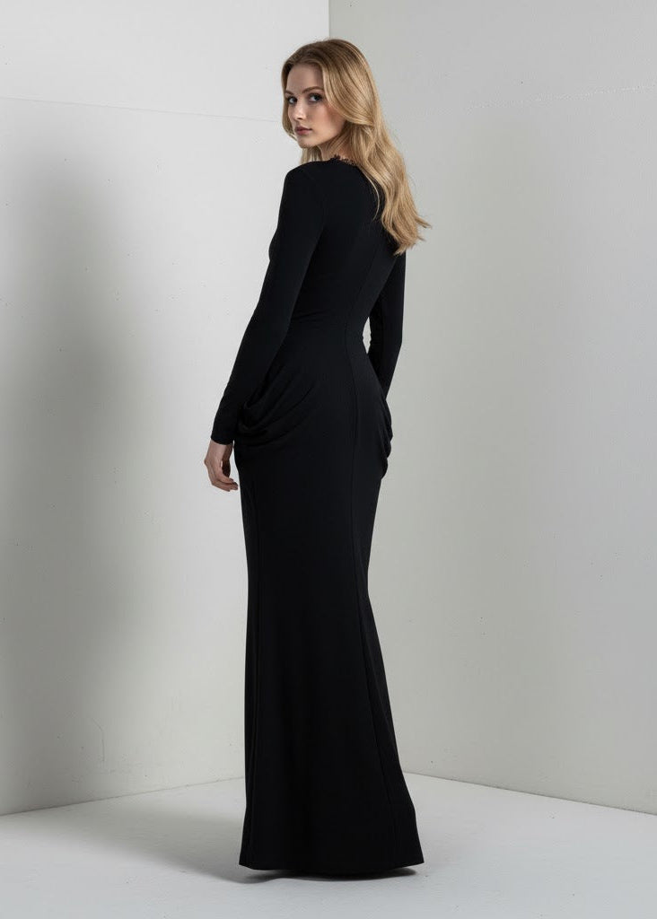 Svart figurnära jerseyklänning med spetsdetaljer drapering och markerad midja