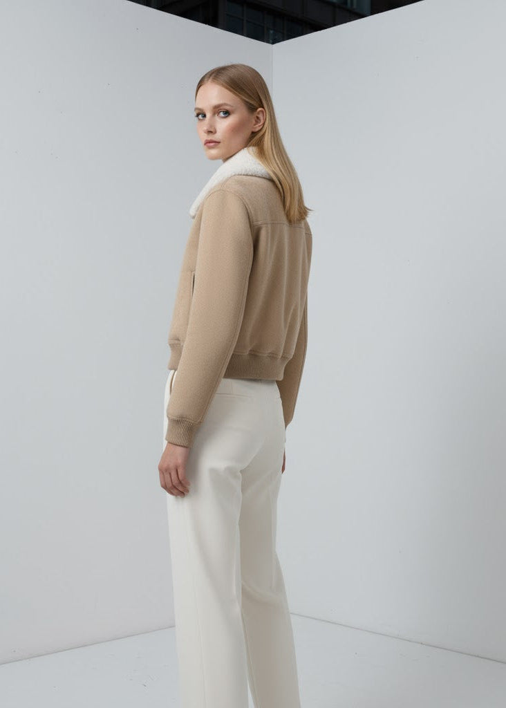 Beige Jacka i avslappnad stil med fuskpälskrage dragkedja och ribbad fåll