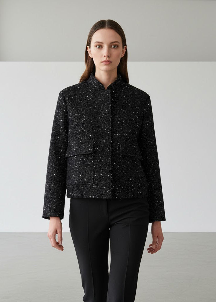 Stickad paljettjacka med ståkrage fickor och figurnära passform