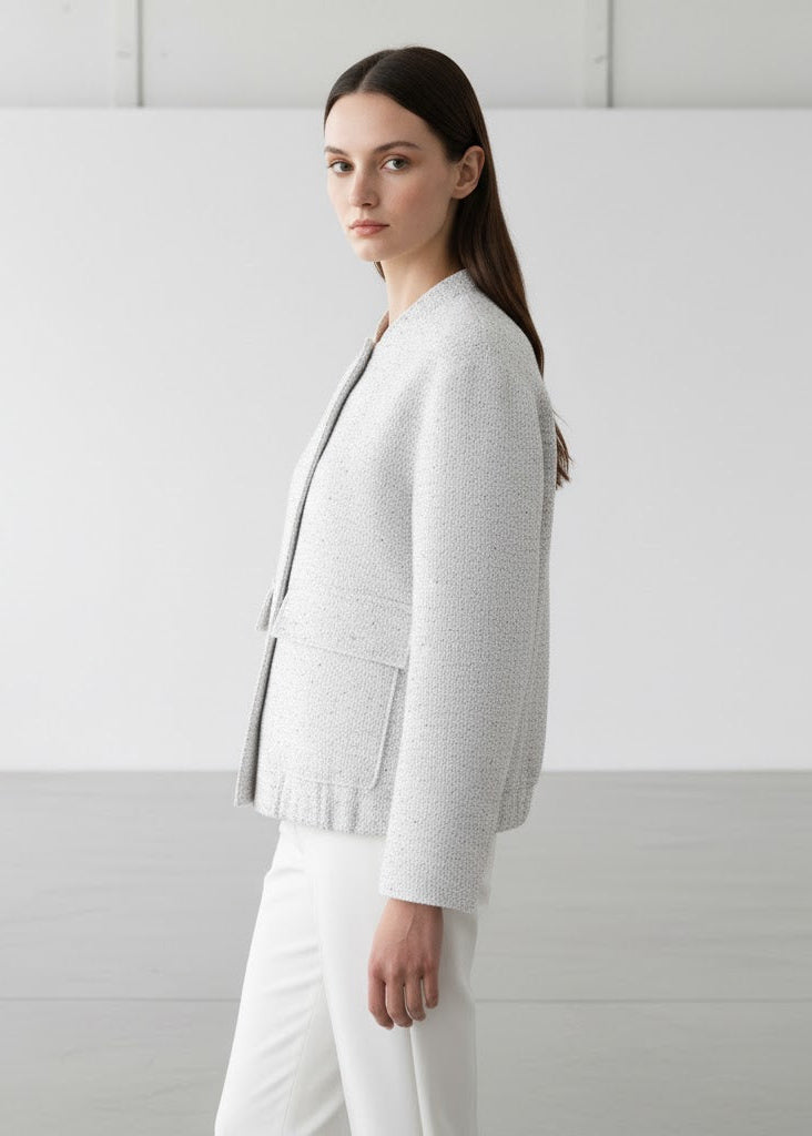 Stickad paljettjacka med ståkrage fickor och figurnära passform