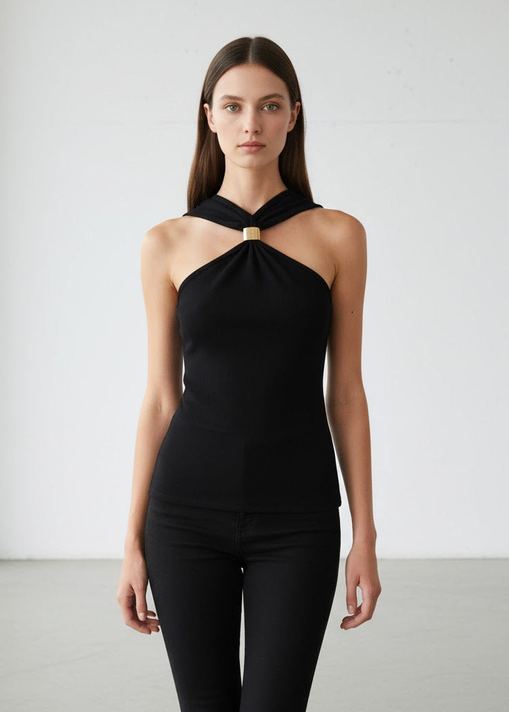 Stickad halterneck-top med breda axelband och gulddetalj