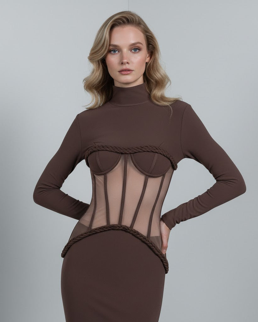 Mörkbrun kroppsnära maxiklänning med transparent korsettpanel och turtleneck