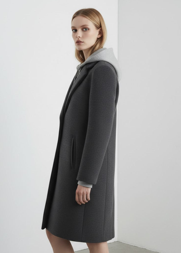 Lång kappa med infälld huva knappar och dragkedja