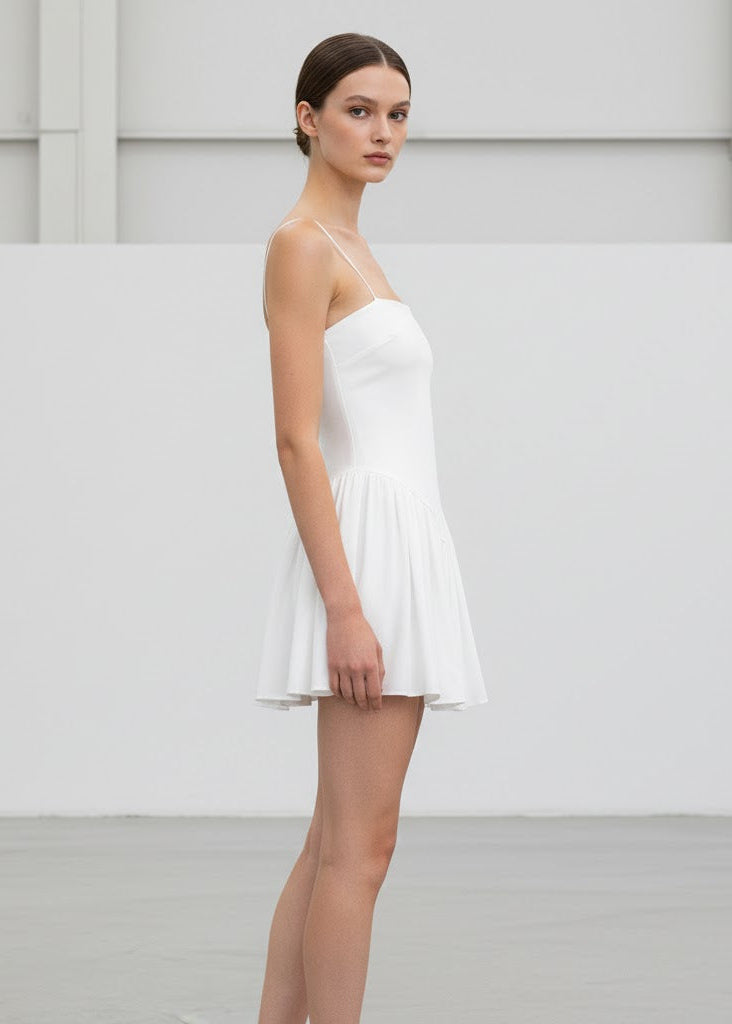 Miniklänning med trikåtopp och veckad kjol