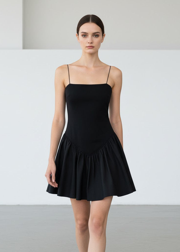 Miniklänning med trikåtopp och veckad kjol