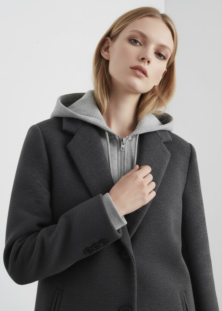 Lång kappa med infälld huva knappar och dragkedja