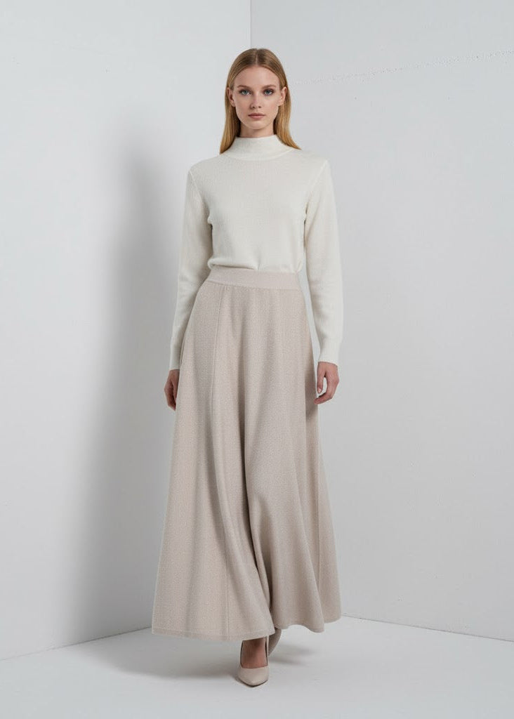Lång stickad kjol i mjuk jerseykvalitet med utsvängd silhuett och bekväm midja