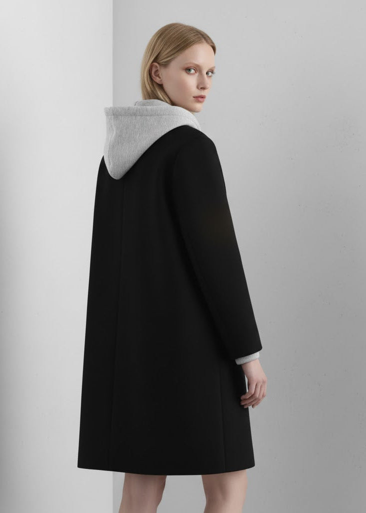 Lång kappa med infälld huva knappar och dragkedja